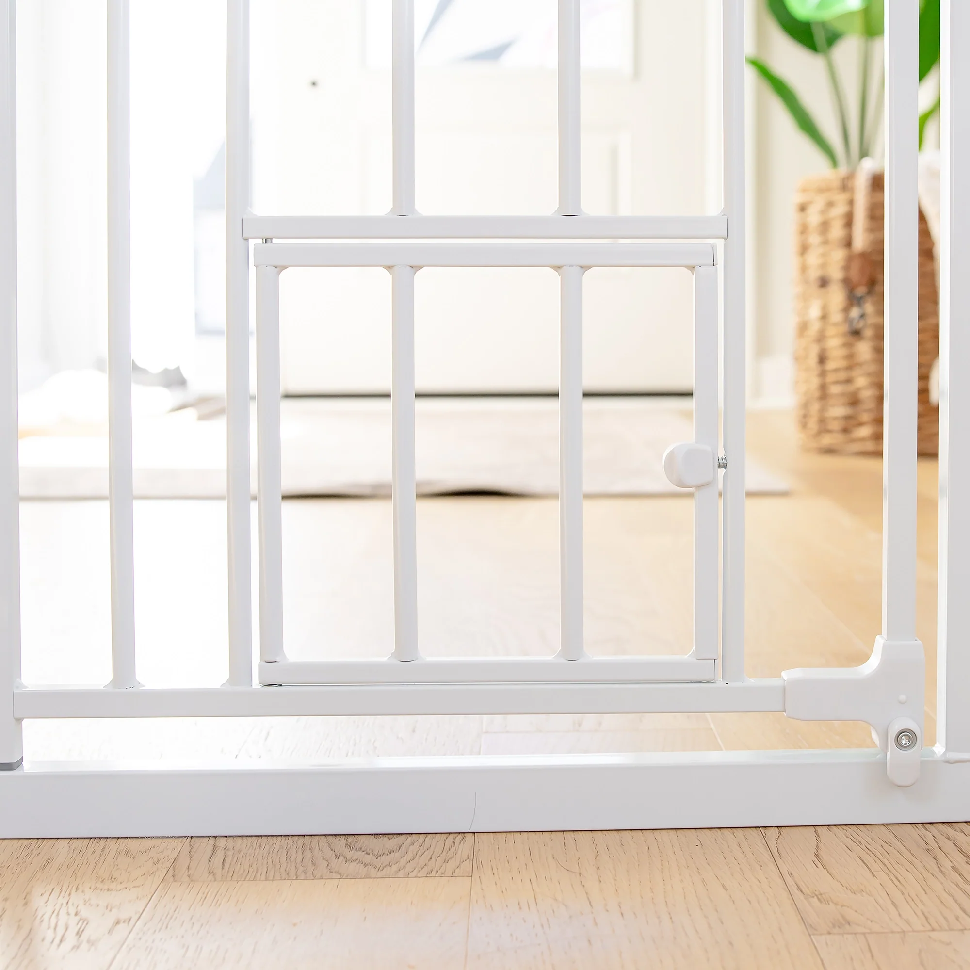 Flexi Walk-Thru Pet Gate - Image 5
